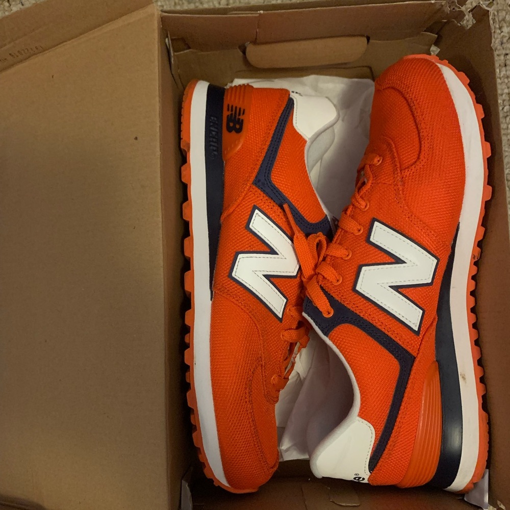 Men’s new balance slightly worn still smells new